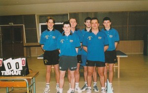 5edac2e8f2425_Equipe1senioravecPierreYvesMnezEricGuguenRonanTanguyBenotLeRouxPascalLeMeuretSbastienCornily.jpg